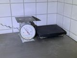 une image représentant une cuisine avec une balance dessus