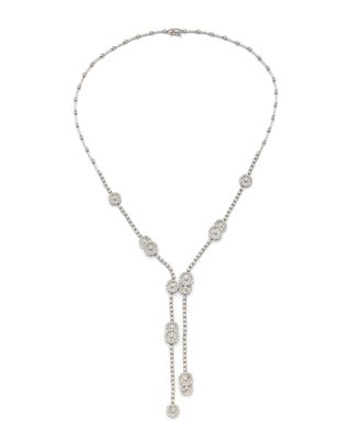 un collier en or blanc et diamants