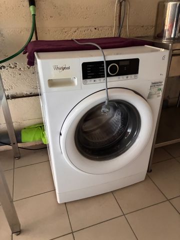 Lave-linge ménager Whirlpool. Frais en sus 14.28%. TVA Récupérabl...