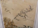 tableau représentant une volée d'oiseaux survolant un plan d'eau