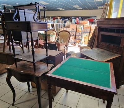 several pieces of furniture are sitting in a room with tile flooring