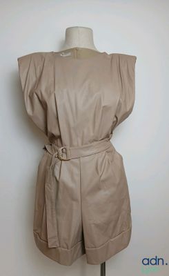 sleeveless jacket on a mannequin mannequin mannequin mannequin mannequin mannequin mannequin mannequin mannequin