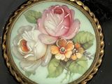 a picture of a picture of a rose on a broochle
