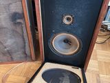 two speakers that are sitting on the floor next to each other