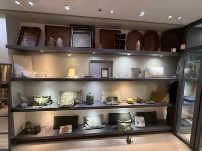 Stock de vêtements hommes et femmes comprenant : - Photo 1