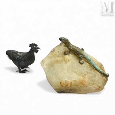 Réunion de deux objets de vitrine