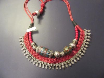 462.54 - BEAU COLLIER DE STYLE ETHNIQUE WEEK END MAX MARA 20…