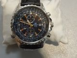 une montre posée sur un oreiller