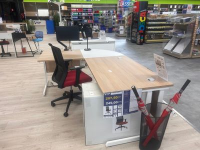 1 lot de mobilier comprenant : - Photo 1