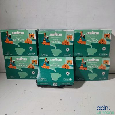 quatre boîtes de luffa « Plaino » posées sur une table