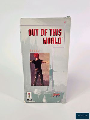 un livre sur lequel figure la photo d'un homme portant un chapeau rouge