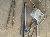 beaucoup d'outils qui traînent par terre