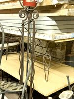 Trois piètements de table basse en fer forgé, une table et u… (photo 3)