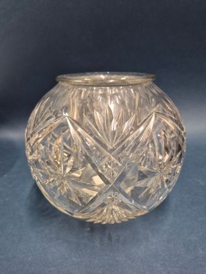 Vase boule en cristal taillé à décor d'étoiles Hauteur : 16,…