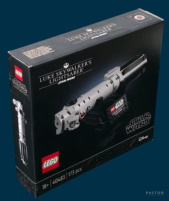 une boîte contenant un sabre laser Lego Star Wars