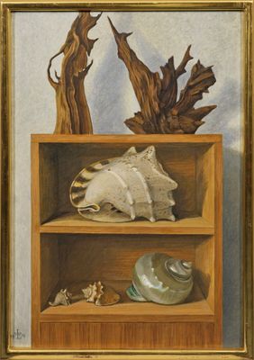 une peinture à l'huile représentant une étagère sur laquelle sont disposés des coquillages et d'autres objets