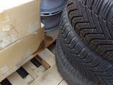 a pile of tires sitting on a pallet next to a box