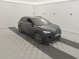 une image d'une voiture garée dans un garage
