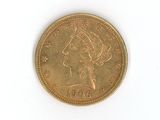 une pièce d'or ornée d'une tête de femme
