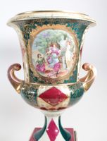 Paire de vases Médicis reposant sur un socle à section carré… (photo 5)