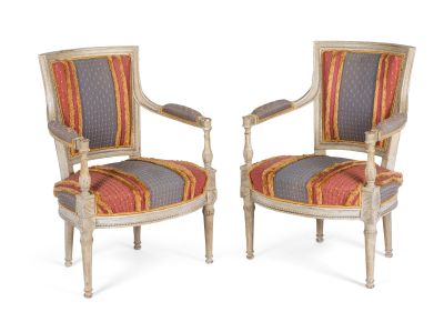 paire de fauteuils français peints du XIXe siècle, avec des assises rembourrées à rayures