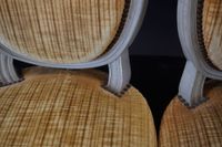 Suite de quatre chaises en bois peint blanc mouluré à dossie… (photo 3)