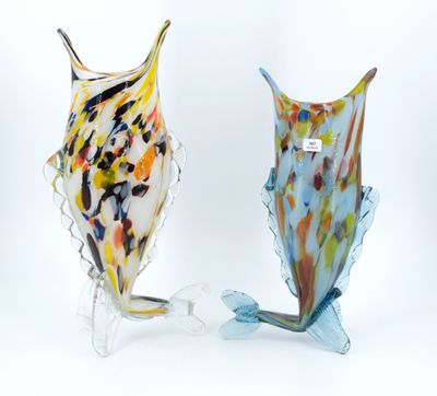 paire de vases en verre de Murano sur fond blanc