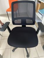 Bureau d'angle en mélaminé (photo 4)