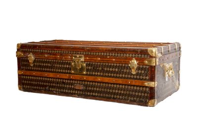 R2444 Small trunk by Gaigneur from Nantes - La Malle en Coin