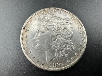 une pièce de monnaie en argent portant un visage de femme