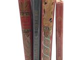 trois livres empilés les uns sur les autres
