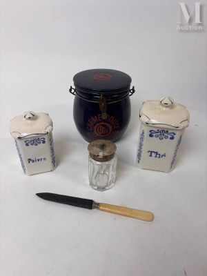 CUISINE Ensemble comprenant deux pots couvert en céramique b…
