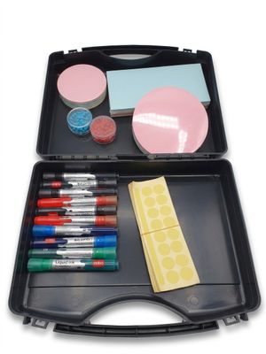 une trousse noire contenant des feutres, des feutres, des feutres et encore des feutres