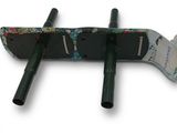 une photo d'un skateboard sur lequel est fixé un support pour skateboard