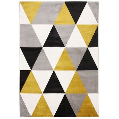 un tapis jaune, noir et blanc orné de triangles