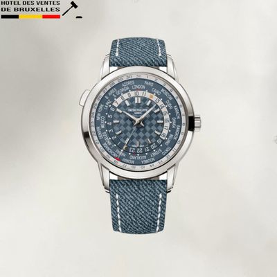 une photo d'une montre avec un bracelet bleu