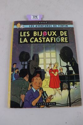 livre pour enfants français, *Les Bijoux de la Castafore*, avec l'illustration d'une femme en robe rouge