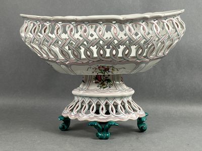 Large coupe formant centre de table en porcelaine de Paris a…