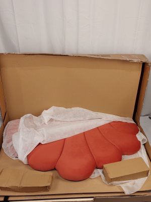 une boîte en carton contenant un oreiller