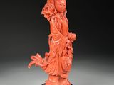 figurine chinoise en corail sculpté représentant une femme tenant un oiseau