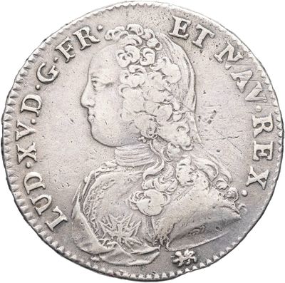 gros plan d'une pièce de monnaie sur fond blanc