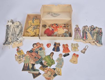 une boîte remplie d'objets divers qui se trouvent sur la table