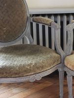Réunion de DEUX FAUTEUILS en bois mouluré, sculpté et relaqu… (photo 4)