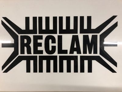 the reclam logo is shown on the side of a sign