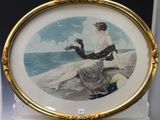 tableau représentant une femme assise sur une plage, tenant une mouette dans la main