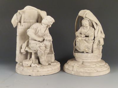 paire de figurines chinoises en ivoire sculpté représentant un homme et une femme