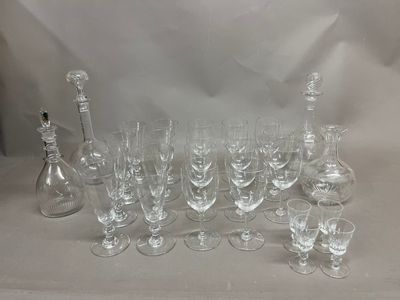 BACCARAT Ensemble comprenant onze verres à vin et huit flûte… - Photo 1
