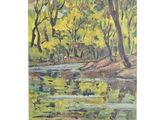 une peinture à l'huile représentant une rivière entourée d'arbres, avec des personnes sur la rivière