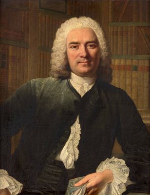 portrait d'un homme dans une bibliothèque, tenant un livre