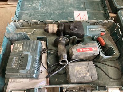 de nombreux outils rangés ensemble dans une mallette